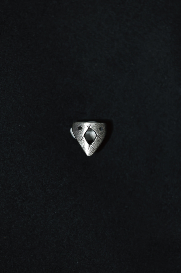 TRIANGLE PUNCH RING
